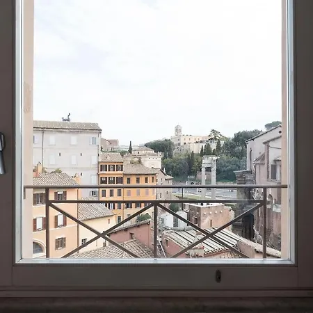 Apartment Stunning Views Over Central Rome's Rooftops - Fromhometorome