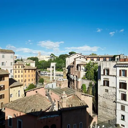Stunning Views Over Central Rome's Rooftops - Fromhometorome Apartment